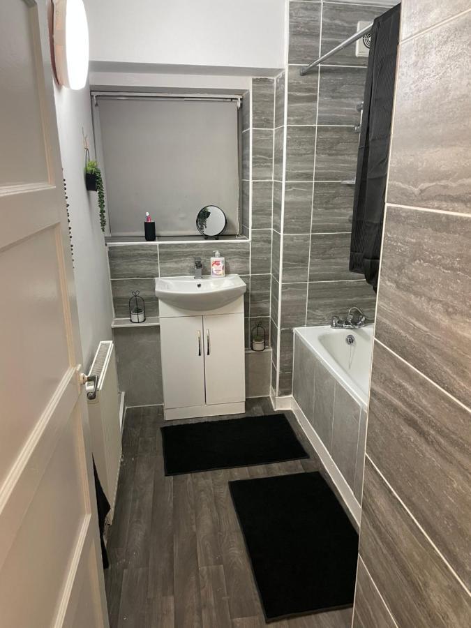 Lovely 2Bedroom 4Mins From Wimbledon Station Londres Exterior foto